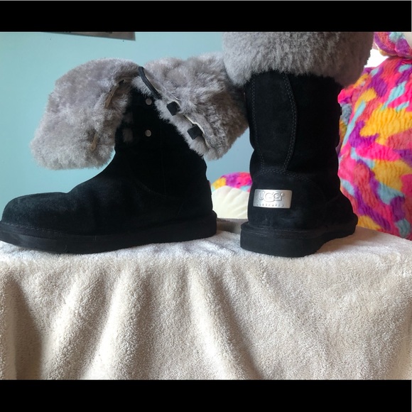 UGG - Picture 2 of 6